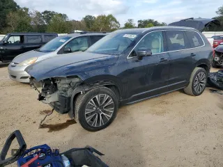2021 Volvo XC90 Momentum with VIN YV4A221K0M1710832, listed as a Copart auction lot 82125624 with 47,023 mi miles and Salvage Title. Bid and sale history available at carsss.com. Image 1.