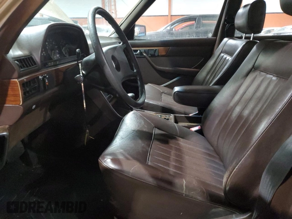 1983 Mercedes-Benz 300 SD with VIN WDBCB20AXDD045063, listed as a Copart auction lot 84673394 with 339,359 mi miles and Clean Title. Bid and sale history available at DreamBid. Image 7.