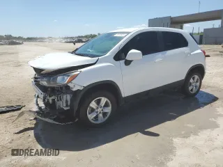 2021 Chevrolet Trax LS z VIN KL7CJNSB9MB351227, wystawiony jako Copart lot #57876935 z przebiegiem 61 639 mil mil oraz Nie do naprawy • Non repairable. Historia ofert i sprzedaży dostępna na DreamBid. Obrazek 1.