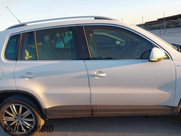 2010 Volkswagen Tiguan SEL with VIN WVGBV7AX4AW514362, listed as a IAAI auction lot 41413300 with 154,201 mi miles and . Bid and sale history available at DreamBid. Image 13.