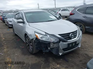 2017 Nissan Altima 2.5 SV with VIN 1N4AL3AP8HC174357, listed as a IAAI auction lot 41720285 with 178,881 mi miles. Bid and sale history available at carsss.com. Image 1.