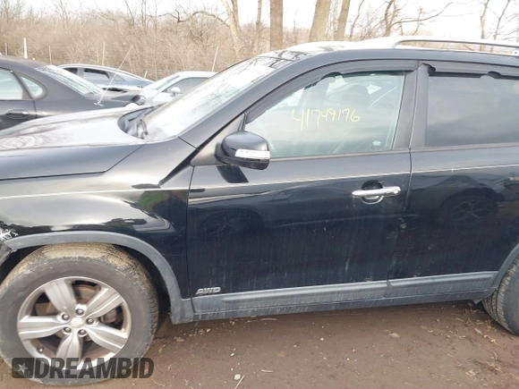 2012 Kia Sorento EX with VIN 5XYKUDA21CG285102, listed as a IAAI auction lot 41749176 with 154,034 mi miles. Bid and sale history available at carsss.com. Image 14.