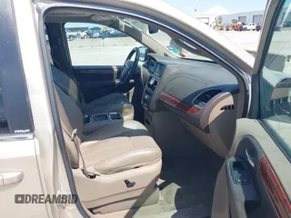 2013 Chrysler Town & Country Touring L with VIN 2C4RC1CG2DR767406, listed as a IAAI auction lot 42067814 with 75,985 mi miles and . Bid and sale history available at DreamBid. Image 5.