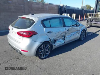 2016 Kia Forte SX с VIN KNAFZ5A35G5635456, выставлен на аукционе IAAI как лот 41656753 с пробегом 130 838 миль миль и . История ставок и продаж доступна на DreamBid. Изображение 4.