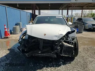 2015 Porsche Cayenne Turbo z VIN WP1AC2A21FLA81202, wystawiony jako Copart lot #45562605 z przebiegiem 72 979 mil mil oraz Szkoda całkowita • Salvage title. Historia ofert i sprzedaży dostępna na DreamBid. Obrazek 15.