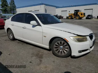 2009 BMW 3 Series 328i z VIN WBAPH57559NL79032, wystawiony jako Copart lot #52024355 z przebiegiem 115 036 mil mil oraz Szkoda całkowita • Salvage title. Historia ofert i sprzedaży dostępna na DreamBid. Obrazek 4.