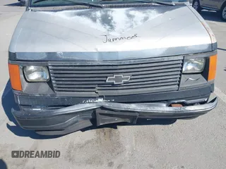 1986 Chevrolet Astro z VIN 1GCDM15Z2GB143503, wystawiony jako IAAI lot #42290965 z przebiegiem Nie podano mil oraz . Historia ofert i sprzedaży dostępna na DreamBid. Obrazek 6.