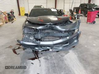 2017 Chevrolet Camaro 2SS z VIN 1G1FH1R78H0101803, wystawiony jako IAAI lot #42331031 z przebiegiem 83 150 mil mil oraz . Historia ofert i sprzedaży dostępna na DreamBid. Obrazek 6.