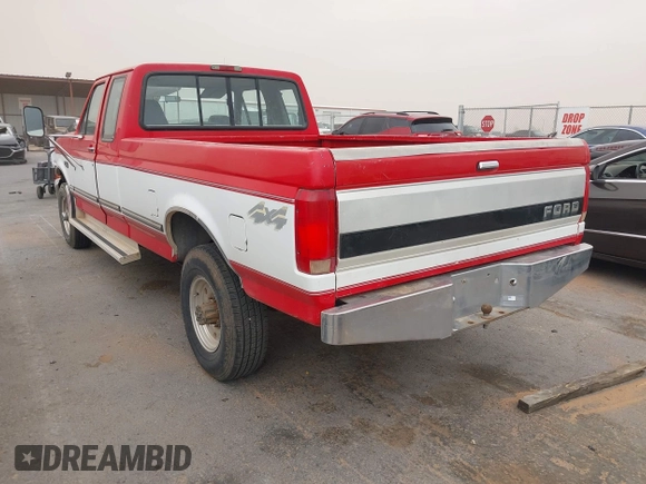 1996 Ford F-250 z VIN 1FTHX26G0TEA08492, wystawiony jako IAAI lot #42435528 z przebiegiem 108 159 mil mil oraz . Historia ofert i sprzedaży dostępna na DreamBid. Obrazek 3.