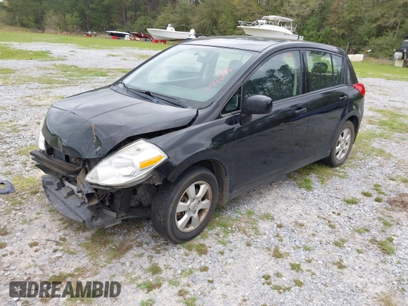 2009 Nissan Versa SL z VIN 3N1BC13E49L488417, wystawiony jako IAAI lot #41943795 z przebiegiem 221 010 mil mil oraz . Historia ofert i sprzedaży dostępna na DreamBid. Obrazek 17.