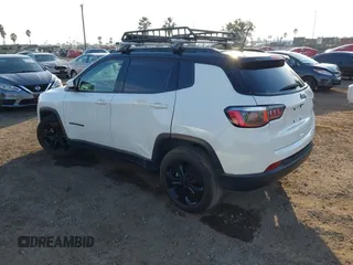 2019 Jeep Compass Latitude z VIN 3C4NJCBB1KT802680, wystawiony jako IAAI lot #41469207 z przebiegiem 70 471 mil mil oraz . Historia ofert i sprzedaży dostępna na DreamBid. Obrazek 3.