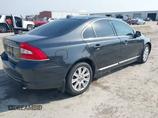 2011 Volvo S80 3.2L z VIN YV1952AS2B1144001, wystawiony jako IAAI lot #42279471 z przebiegiem 107 984 mil mil oraz . Historia ofert i sprzedaży dostępna na DreamBid. Obrazek 4.
