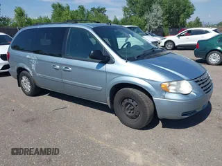 2005 Chrysler Town & Country LX с VIN 2C4GP44R95R538039, выставлен на аукционе IAAI как лот 42795727 с пробегом 246 278 миль миль и . История ставок и продаж доступна на DreamBid. Изображение 1.