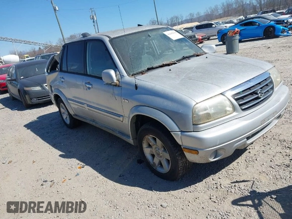 2002 Suzuki XL-7 Standard with VIN JS3TX92V724111616, listed as a IAAI auction lot 41642618 with 197,295 mi miles. Bid and sale history available at carsss.com. Image 1.