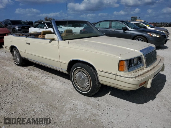 1986 Chrysler LeBaron z VIN 1C3BC55D0GG153072, wystawiony jako Copart lot #77865854 z przebiegiem 74 922 mil mil oraz Szkoda całkowita • Salvage title. Historia ofert i sprzedaży dostępna na DreamBid. Obrazek 4.