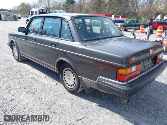 1992 Volvo 240 z VIN YV1AS8802N1469927, wystawiony jako IAAI lot #41927549 z przebiegiem 244 093 mil mil oraz . Historia ofert i sprzedaży dostępna na DreamBid. Obrazek 3.