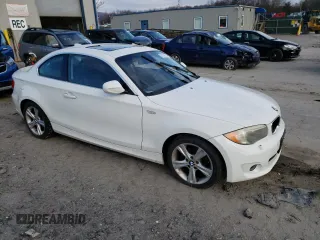 2012 BMW 1 Series 128i z VIN WBAUP9C56CVS94212, wystawiony jako Copart lot #81246514 z przebiegiem Nie podano mil oraz Czysty tytuł • Clean title. Historia ofert i sprzedaży dostępna na DreamBid. Obrazek 4.