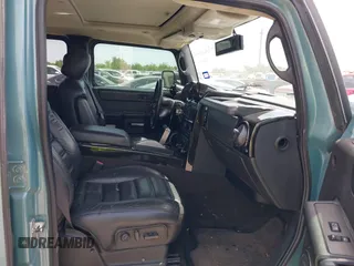 2007 Hummer H2 SUV z VIN 5GRGN23U17H102931, wystawiony jako IAAI lot #42262922 z przebiegiem 299 804 mil mil oraz . Historia ofert i sprzedaży dostępna na DreamBid. Obrazek 5.