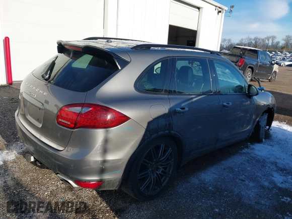 2013 Porsche Cayenne S с VIN WP1AB2A28DLA86543, выставлен на аукционе IAAI как лот 41764426 с пробегом 105 814 миль миль и . История ставок и продаж доступна на DreamBid. Изображение 4.