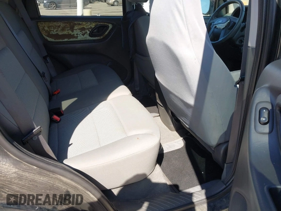 2005 Ford Escape XLT с VIN 1FMYU93135KB23105, выставлен на аукционе IAAI как лот 41849131 с пробегом 164 645 миль миль и . История ставок и продаж доступна на DreamBid. Изображение 8.