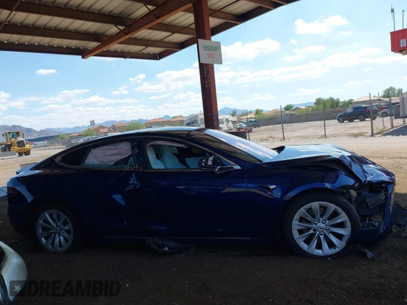 2017 Tesla Model S 100D z VIN 5YJSA1E21HF190815, wystawiony jako IAAI lot #42422004 z przebiegiem 99 938 mil mil oraz . Historia ofert i sprzedaży dostępna na DreamBid. Obrazek 14.