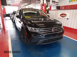 2024 Volkswagen Tiguan SE z VIN 3VV3B7AX4RM076330, wystawiony jako IAAI lot #42752482 z przebiegiem 25 282 mil mil oraz . Historia ofert i sprzedaży dostępna na DreamBid. Obrazek 28.
