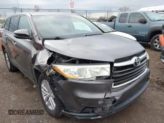 2014 Toyota Highlander LE z VIN 5TDZARFH8ES008504, wystawiony jako IAAI lot #41925955 z przebiegiem 198 292 mil mil oraz . Historia ofert i sprzedaży dostępna na DreamBid. Obrazek 1.