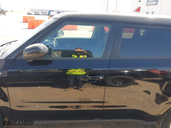 2014 Kia Soul with VIN KNDJN2A29E7073576, listed as a IAAI auction lot 41715382 with 99,156 mi miles. Bid and sale history available at carsss.com. Image 14.