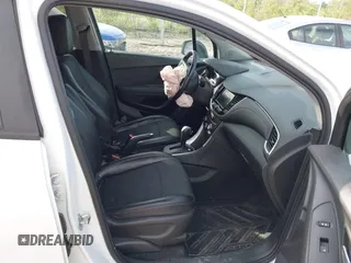 2020 Chevrolet Trax LT z VIN 3GNCJPSB1LL232882, wystawiony jako IAAI lot #42230988 z przebiegiem 48 943 mil mil oraz . Historia ofert i sprzedaży dostępna na DreamBid. Obrazek 5.