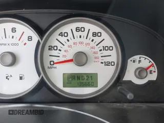 2006 Ford Escape XLT z VIN 1FMYU03146KB77722, wystawiony jako IAAI lot #42580276 z przebiegiem 135 660 mil mil oraz . Historia ofert i sprzedaży dostępna na DreamBid. Obrazek 7.