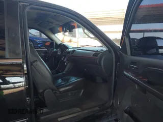2009 Cadillac Escalade z VIN 1GYFC23269R251960, wystawiony jako IAAI lot #41993963 z przebiegiem 164 055 mil mil oraz . Historia ofert i sprzedaży dostępna na DreamBid. Obrazek 5.
