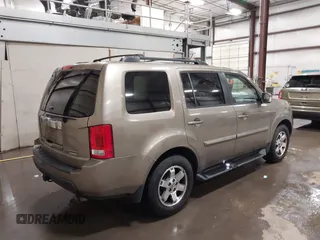 2011 Honda Pilot Touring with VIN 5FNYF4H92BB053458, listed as a IAAI auction lot 41594708 with 136,454 mi miles. Bid and sale history available at carsss.com. Image 4.