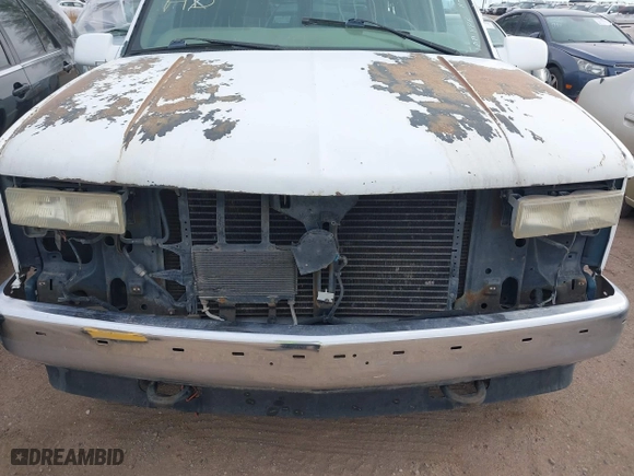 1997 Chevrolet Tahoe with VIN 1GNEK13RXVJ389741, listed as a IAAI auction lot 41518277 with 124,870 mi miles. Bid and sale history available at carsss.com. Image 6.
