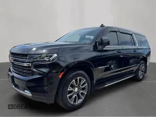 2022 Chevrolet Suburban LT z VIN 1GNSKCKD8NR10297, wystawiony jako Copart lot #57376745 z przebiegiem 195 782 mil mil oraz Czysty tytuł • Clean title. Historia ofert i sprzedaży dostępna na DreamBid. Obrazek 2.