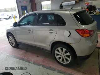 2015 Mitsubishi Outlander ES z VIN 4A4AR3AU6FE008170, wystawiony jako Copart lot #55080575 z przebiegiem 125 125 mil mil oraz Szkoda całkowita • Salvage title. Historia ofert i sprzedaży dostępna na DreamBid. Obrazek 2.
