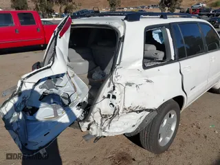 2006 Toyota Highlander w/3rd Row with VIN JTEDP21A860117149, listed as a IAAI auction lot 41040763 with 101,408 mi miles. Bid and sale history available at carsss.com. Image 12.