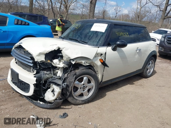 2011 MINI Hardtop with VIN WMWSU3C58BT184415, listed as a IAAI auction lot 41891353 with 149,533 mi miles and . Bid and sale history available at DreamBid. Image 2.