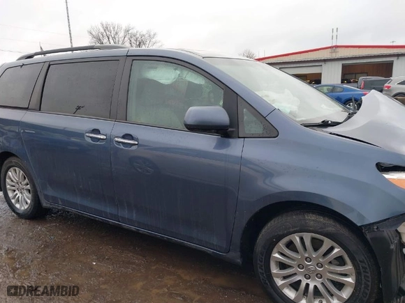 2016 Toyota Sienna XLE with VIN 5TDYK3DC6GS724835, listed as a IAAI auction lot 41477632 with 125,679 mi miles. Bid and sale history available at carsss.com. Image 12.