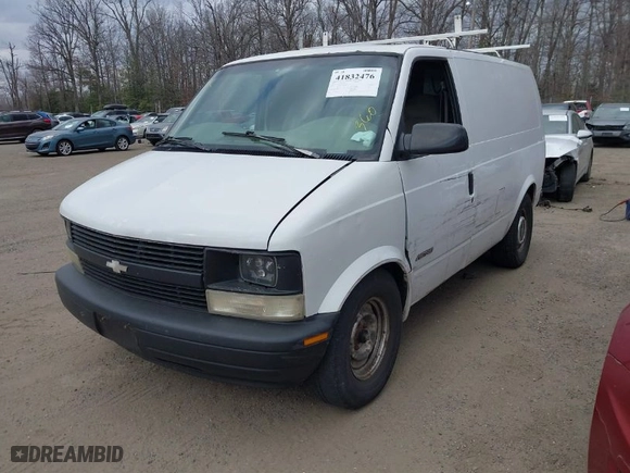 1999 Chevrolet Astro Cargo Van with VIN 1GCDM19W2XB168918, listed as a IAAI auction lot 41832476 with NaN miles. Bid and sale history available at carsss.com. Image 2.