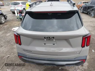 2025 Kia Sorento X-Line SX Prestige z VIN 5XYRKDJF9SG329417, wystawiony jako IAAI lot #41860763 z przebiegiem 1 753 mil mil oraz . Historia ofert i sprzedaży dostępna na DreamBid. Obrazek 17.