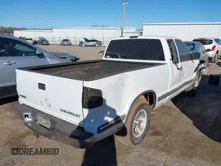 1999 Chevrolet S-10 LS with VIN 1GCCS19XXX8124043, listed as a IAAI auction lot 41730083 with 113,095 mi miles. Bid and sale history available at carsss.com. Image 4.