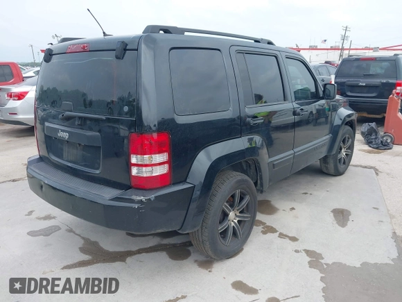 2009 Jeep Liberty Sport z VIN 1J8GP28K49W527859, wystawiony jako IAAI lot #42303957 z przebiegiem 288 873 mil mil oraz . Historia ofert i sprzedaży dostępna na DreamBid. Obrazek 4.