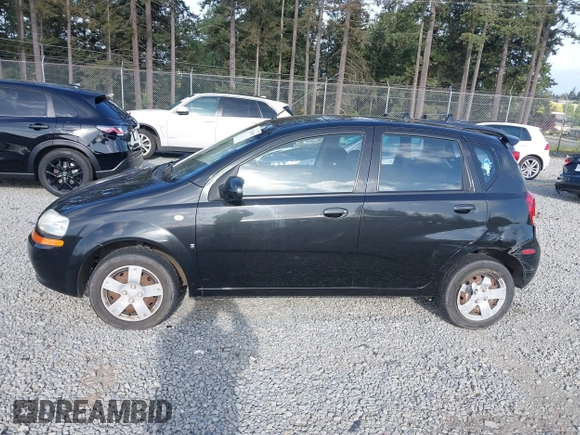 2007 Chevrolet Aveo LS z VIN KL1TD66697B739406, wystawiony jako IAAI lot #42254135 z przebiegiem 95 369 mil mil oraz . Historia ofert i sprzedaży dostępna na DreamBid. Obrazek 14.