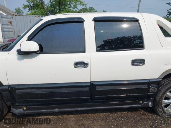 2003 Chevrolet Avalanche with VIN 3GNEC13T93G320904, listed as a IAAI auction lot 42402192 with 140,728 mi miles and . Bid and sale history available at DreamBid. Image 14.
