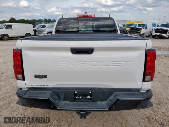 2024 Chevrolet Colorado 4WD Trail Boss z VIN 1GCPTEEK9R1161760, wystawiony jako Copart lot #58703945 z przebiegiem Nie podano mil oraz Szkoda całkowita • Salvage title. Historia ofert i sprzedaży dostępna na DreamBid. Obrazek 6.