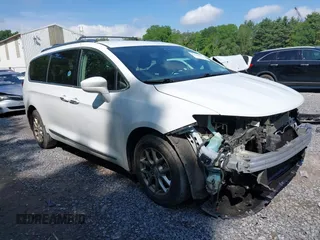 2020 Chrysler Pacifica Touring L with VIN 2C4RC1BG9LR157275, listed as a IAAI auction lot 42501948 with 185,066 mi miles and . Bid and sale history available at DreamBid. Image 1.