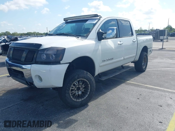 2006 Nissan Titan LE z VIN 1N6AA07B86N558129, wystawiony jako IAAI lot #42290349 z przebiegiem 177 739 mil mil oraz . Historia ofert i sprzedaży dostępna na DreamBid. Obrazek 17.