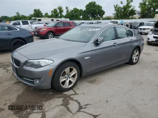 2013 BMW 5 Series 528i xDrive z VIN WBAXH5C51DD109879, wystawiony jako Copart lot #60603815 z przebiegiem 171 717 mil mil oraz Czysty tytuł • Clean title. Historia ofert i sprzedaży dostępna na DreamBid. Obrazek 1.