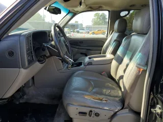 2003 Chevrolet Suburban Z71 z VIN 3GNFK16Z33G137747, wystawiony jako Copart lot #55563055 z przebiegiem 224 502 mil mil oraz Szkoda całkowita • Salvage title. Historia ofert i sprzedaży dostępna na DreamBid. Obrazek 7.