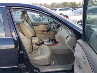 2008 Hyundai Azera Limited with VIN KMHFC46F28A291963, listed as a IAAI auction lot 41635963 with 180,207 mi miles. Bid and sale history available at carsss.com. Image 5.